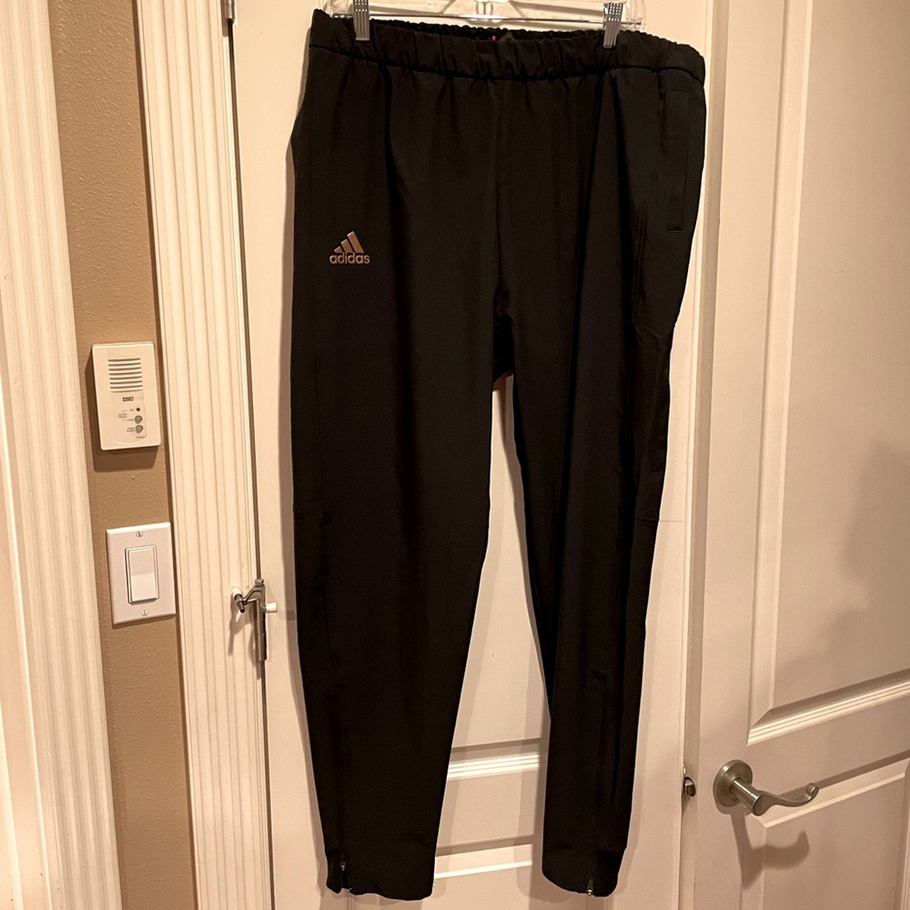 Women’s Adidas black athletic pants size XL